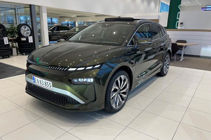 Grøn Skoda Enyaq fra 2026 set udefra