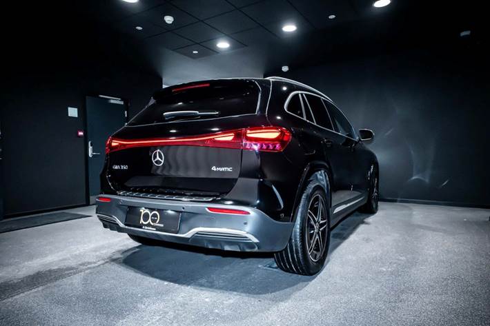 Sort Mercedes EQA350 fra 2025