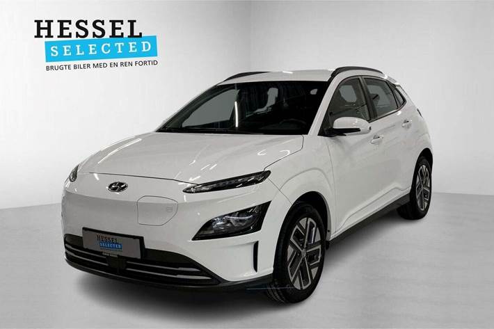 Hvid Hyundai Kona fra 2022 set udefra