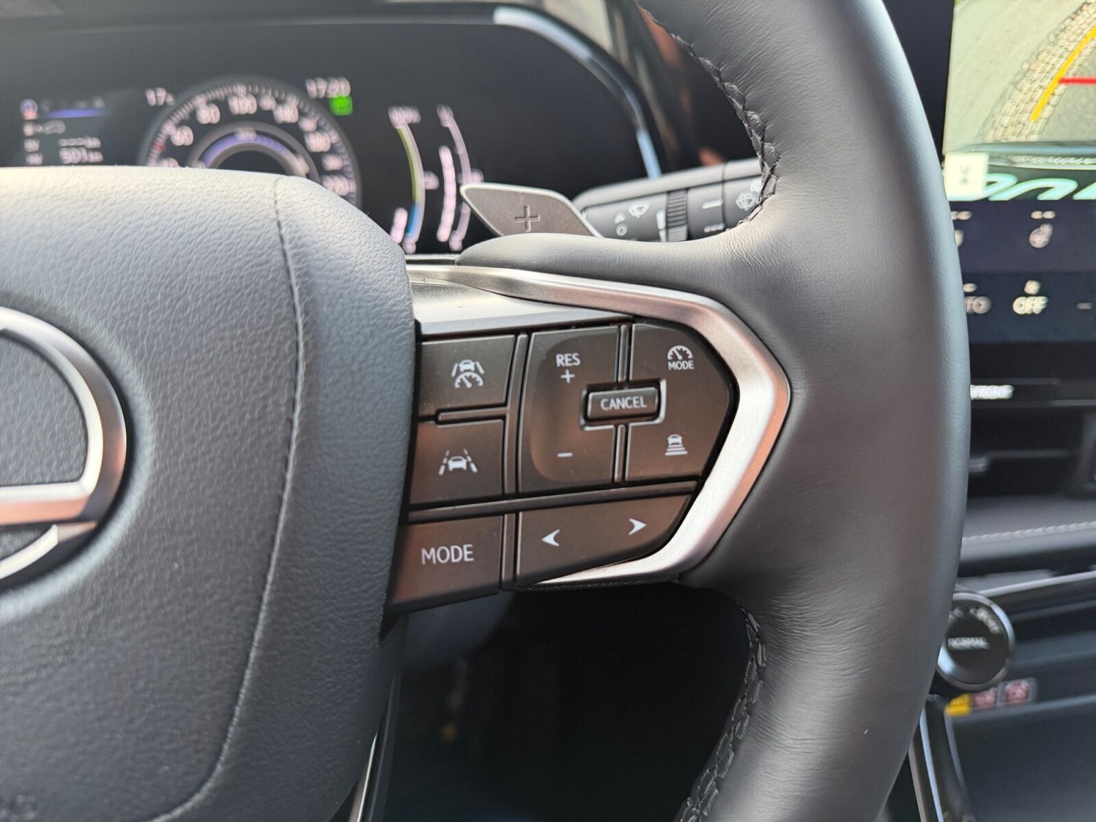 Grå Lexus NX fra 2024