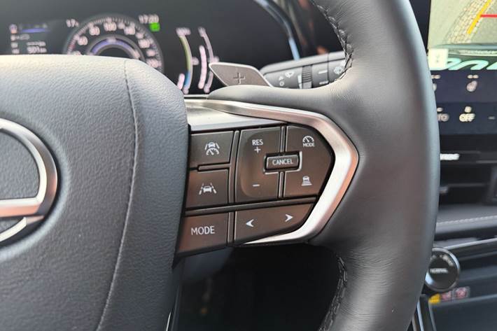 Grå Lexus NX fra 2024