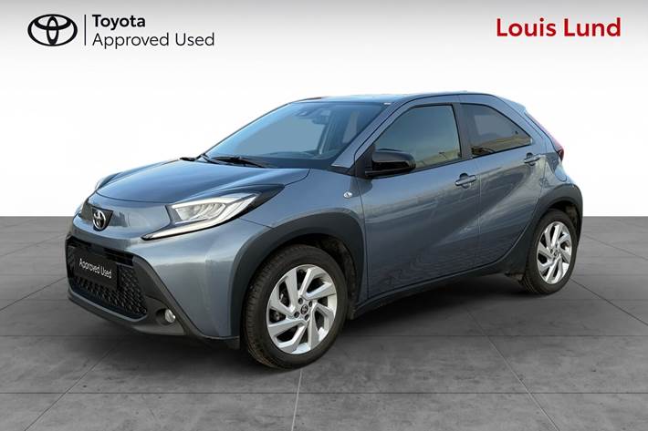 Grå Toyota Aygo X fra 2024 set udefra