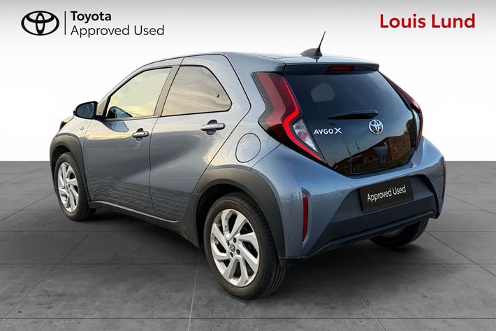 Grå Toyota Aygo X fra 2024