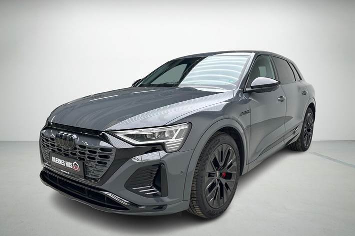 Grå Audi Q8 fra 2023 set udefra