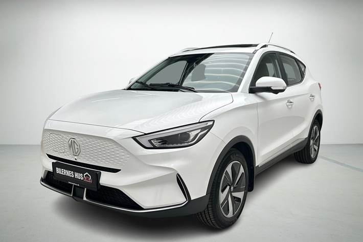 Hvid MG ZS EV fra 2022 set udefra