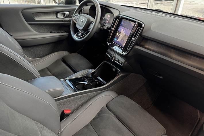 Sort Volvo XC40 fra 2023