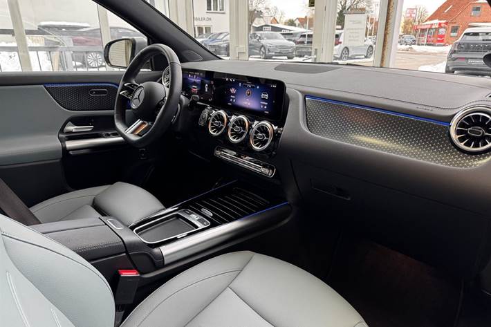 Sølv Mercedes EQA 250+ fra 2024