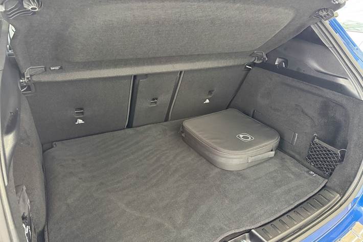 Blå Mercedes EQA 250+ fra 2024