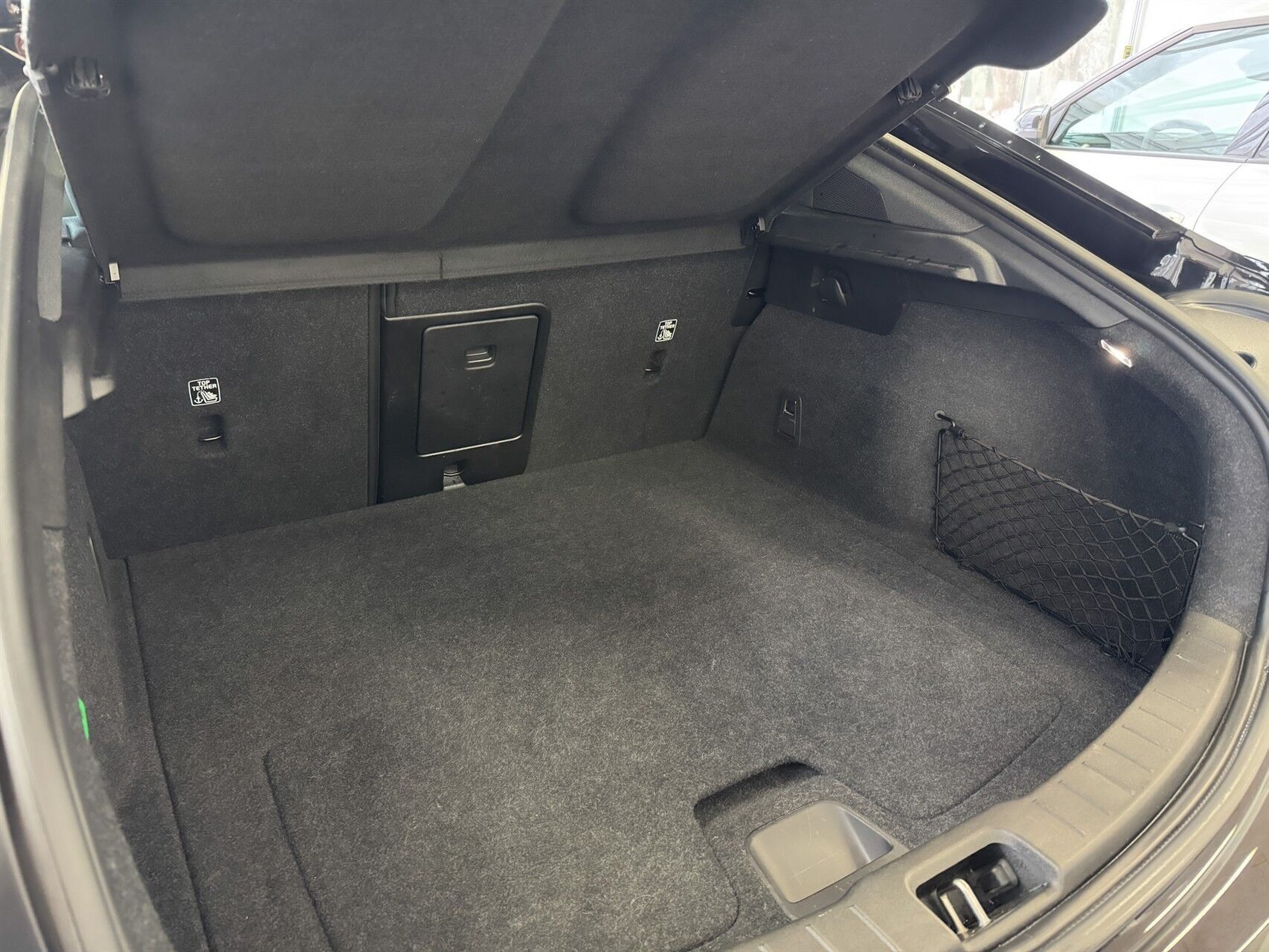 Sort Polestar 2 fra 2024