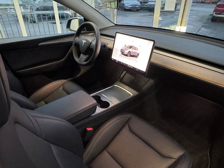 Tesla Model Y EL RWD 299HK 5d Aut.