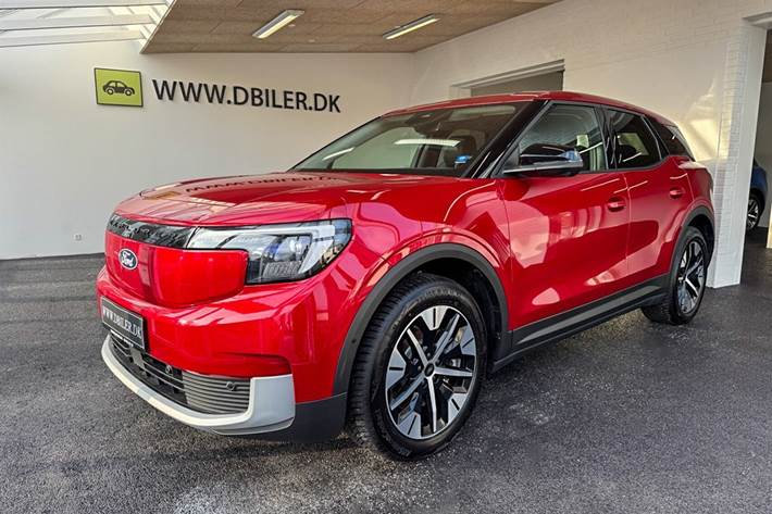 Rød Ford Explorer fra 2024 set udefra