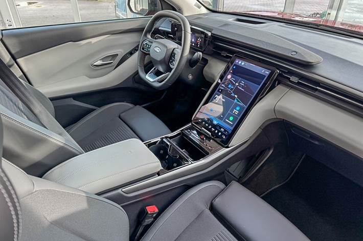 Rød Ford Explorer fra 2024