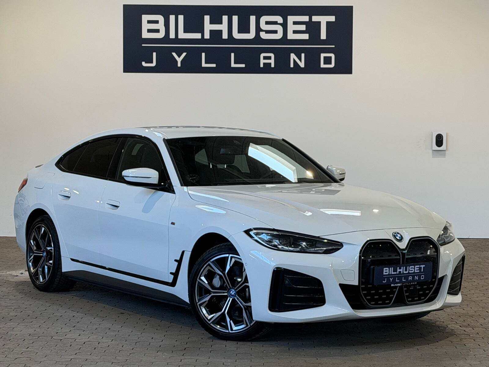Hvid BMW i4 fra 2023