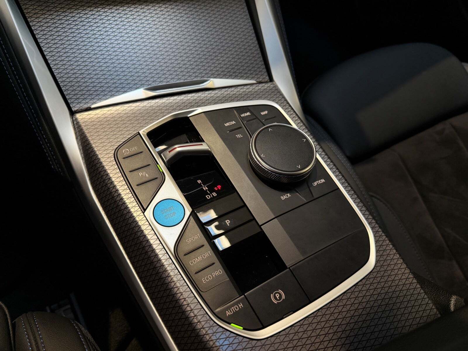 Hvid BMW i4 fra 2023