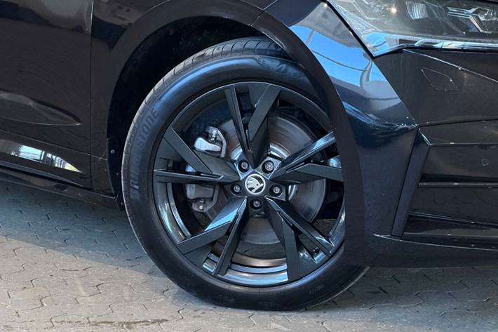 Sort Skoda Enyaq fra 2023