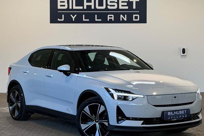 Grå Polestar 2 fra 2024 set udefra