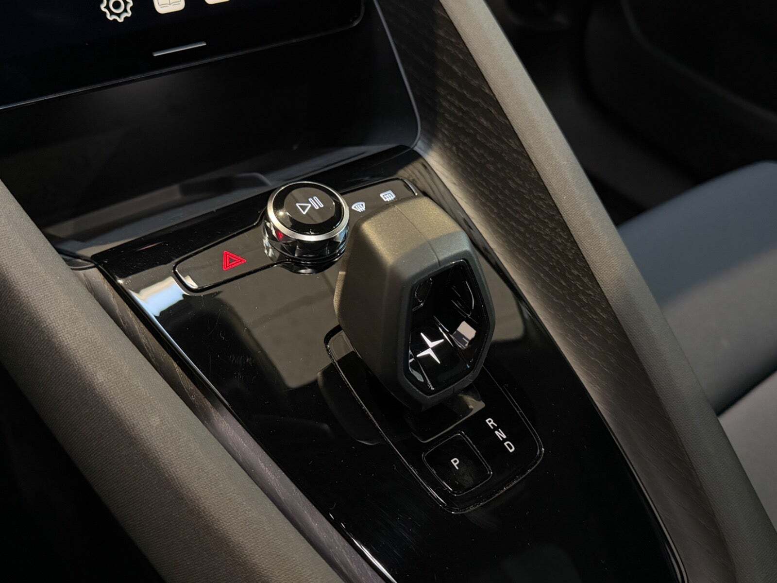 Grå Polestar 2 fra 2024