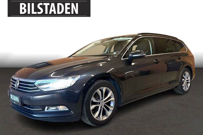 Grå VW Passat fra 2018 set udefra
