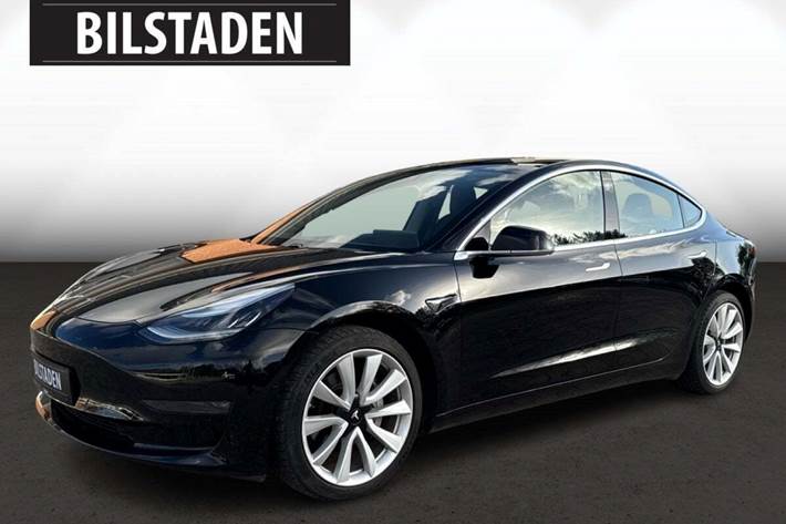Sort Tesla Model 3 fra 2020 set udefra