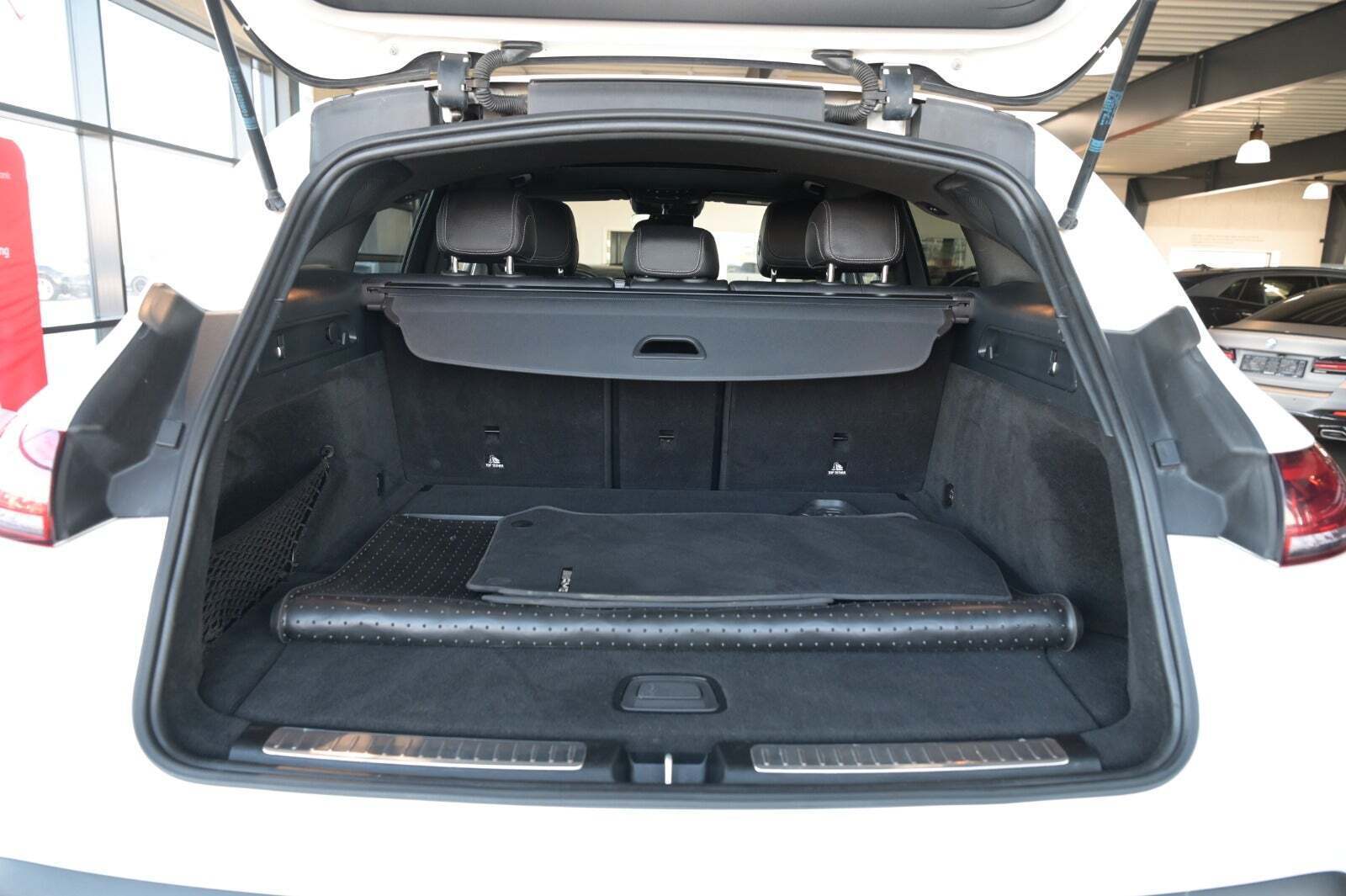 Hvid Mercedes EQC400 fra 2021