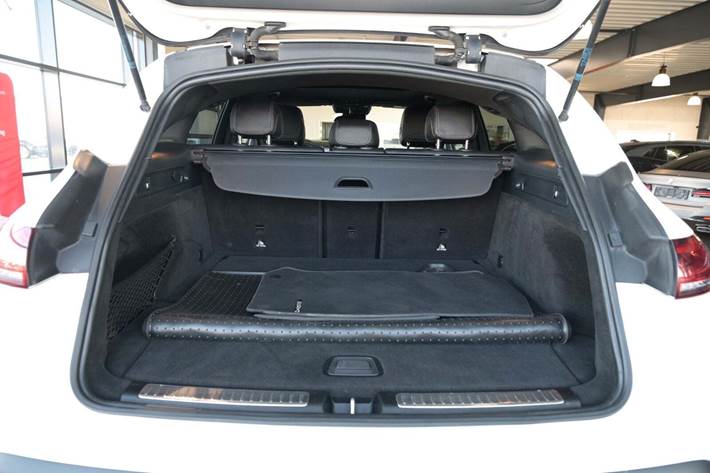 Hvid Mercedes EQC400 fra 2021