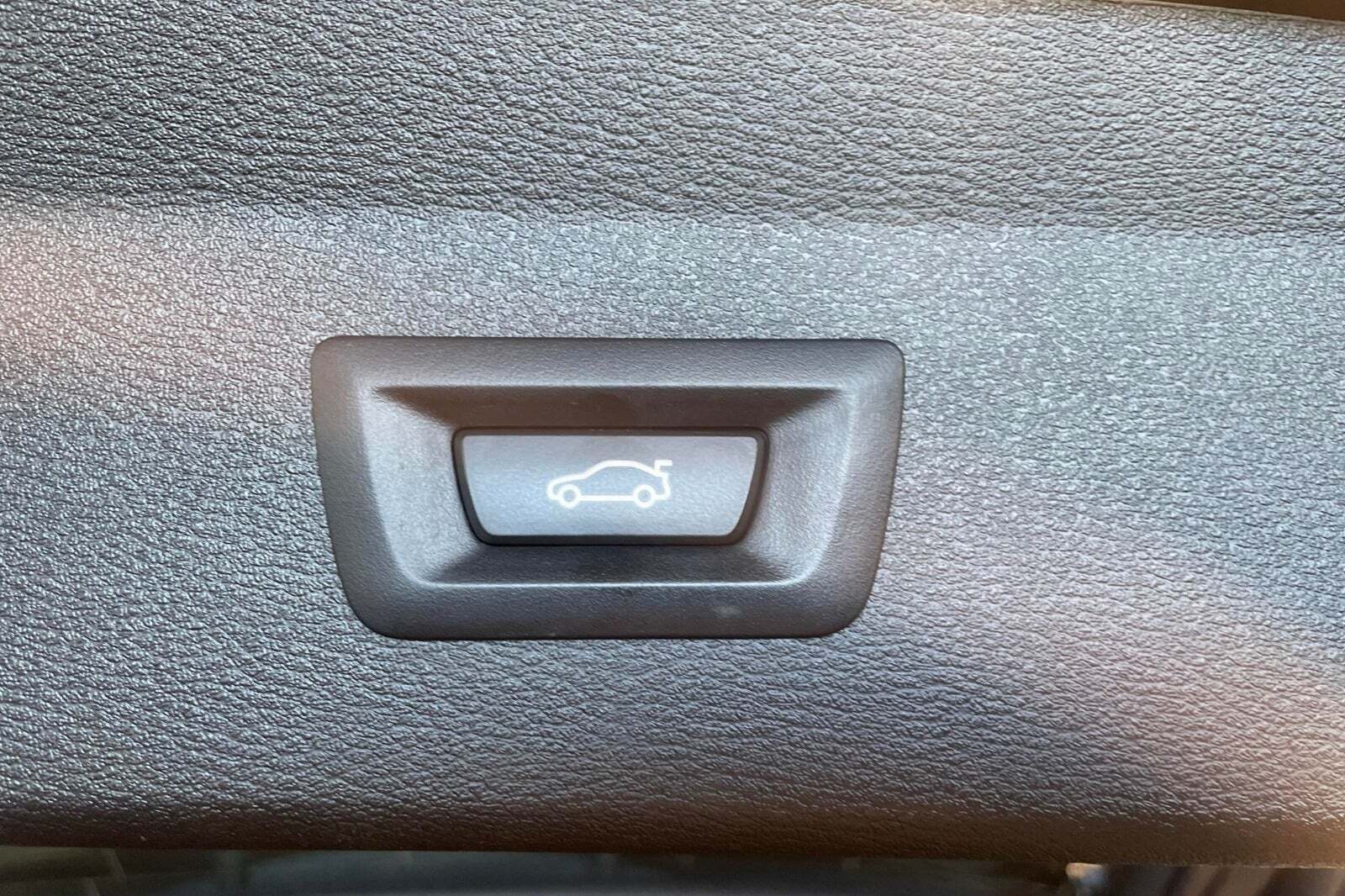 Grå BMW X1 fra 2021