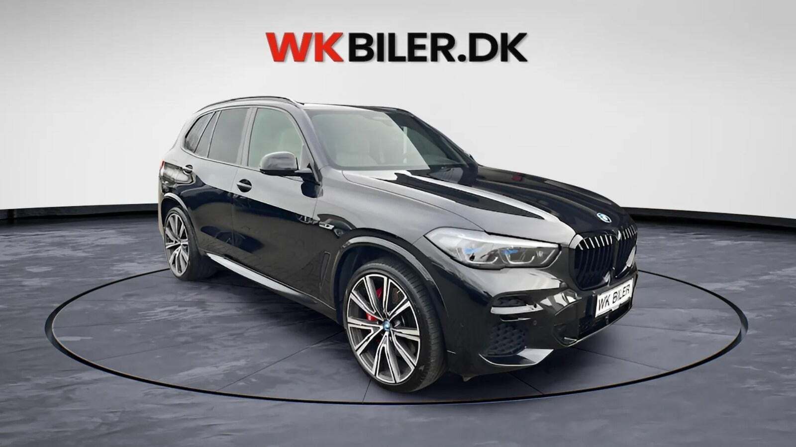 Sort BMW X5 fra 2022 set udefra