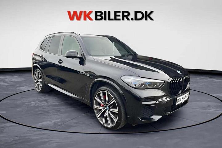 Sort BMW X5 fra 2022 set udefra