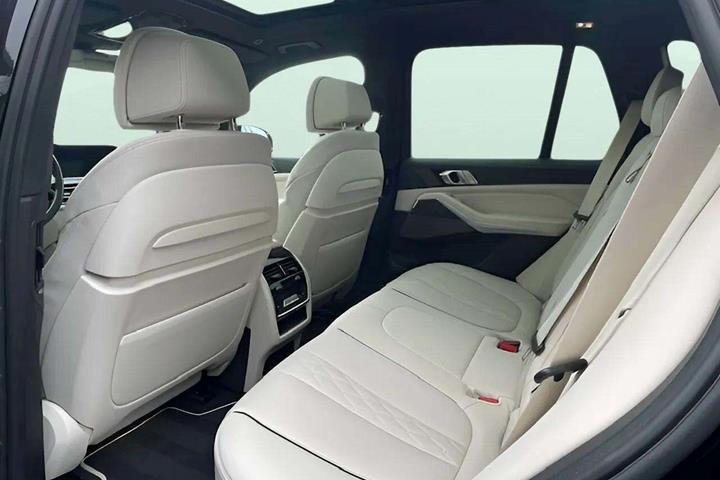 Sort BMW X5 fra 2022