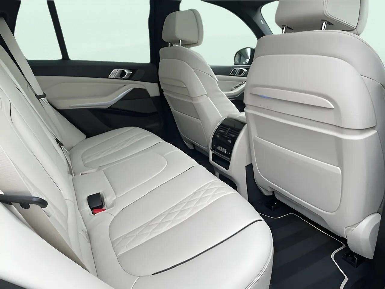 Sort BMW X5 fra 2022