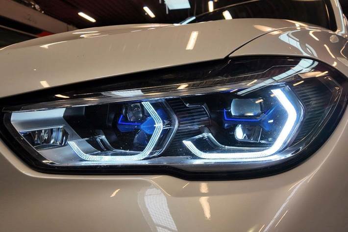 Hvid BMW X5 fra 2023