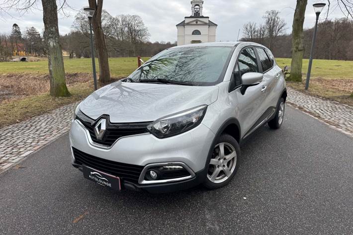 Sølv Renault Captur fra 2015 set udefra