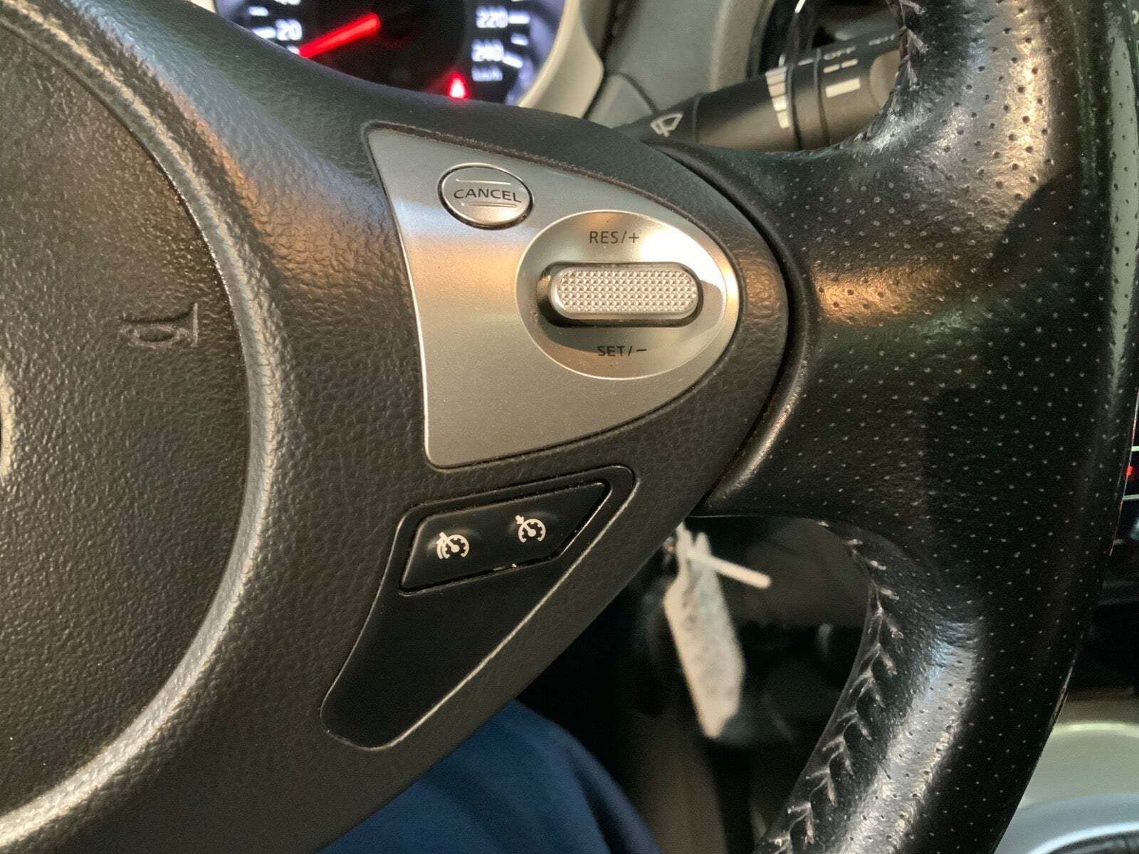 Grå Nissan Juke fra 2016