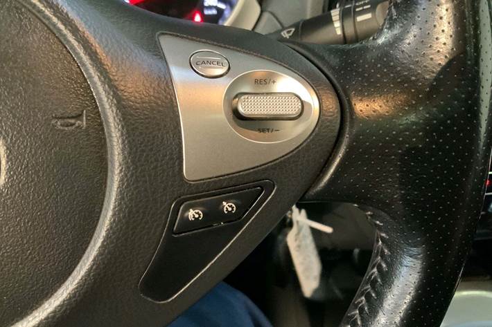 Grå Nissan Juke fra 2016