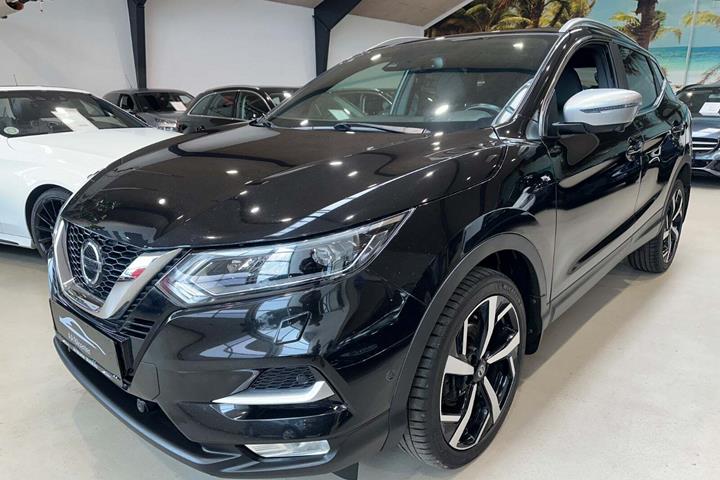 Sort Nissan Qashqai fra 2018 set udefra