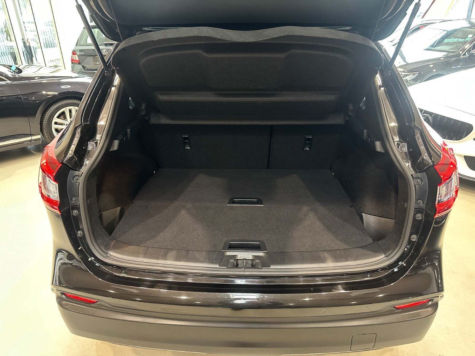 Sort Nissan Qashqai fra 2018