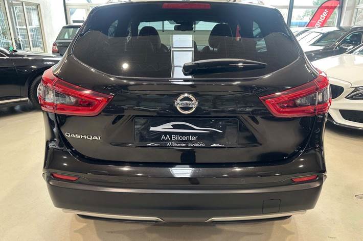 Sort Nissan Qashqai fra 2018