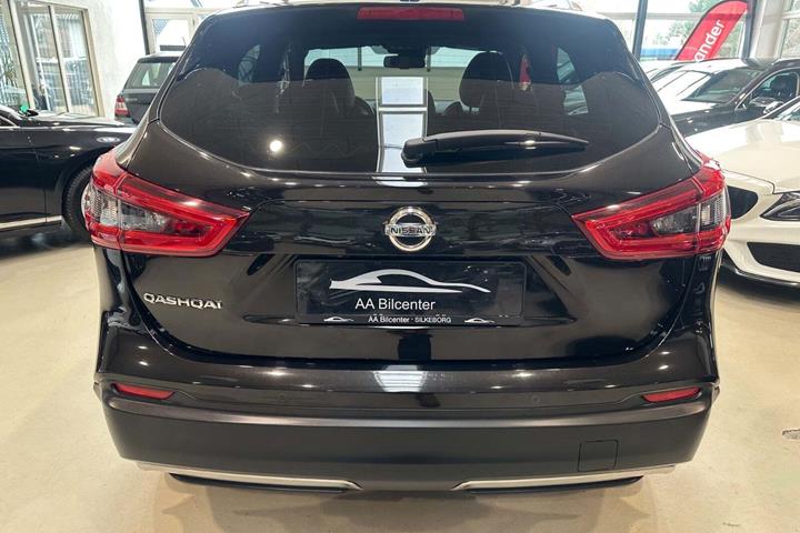 Sort Nissan Qashqai fra 2018
