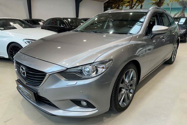 Grå Mazda 6 fra 2013 set udefra