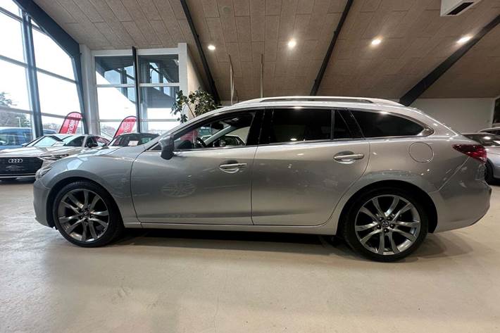 Grå Mazda 6 fra 2013