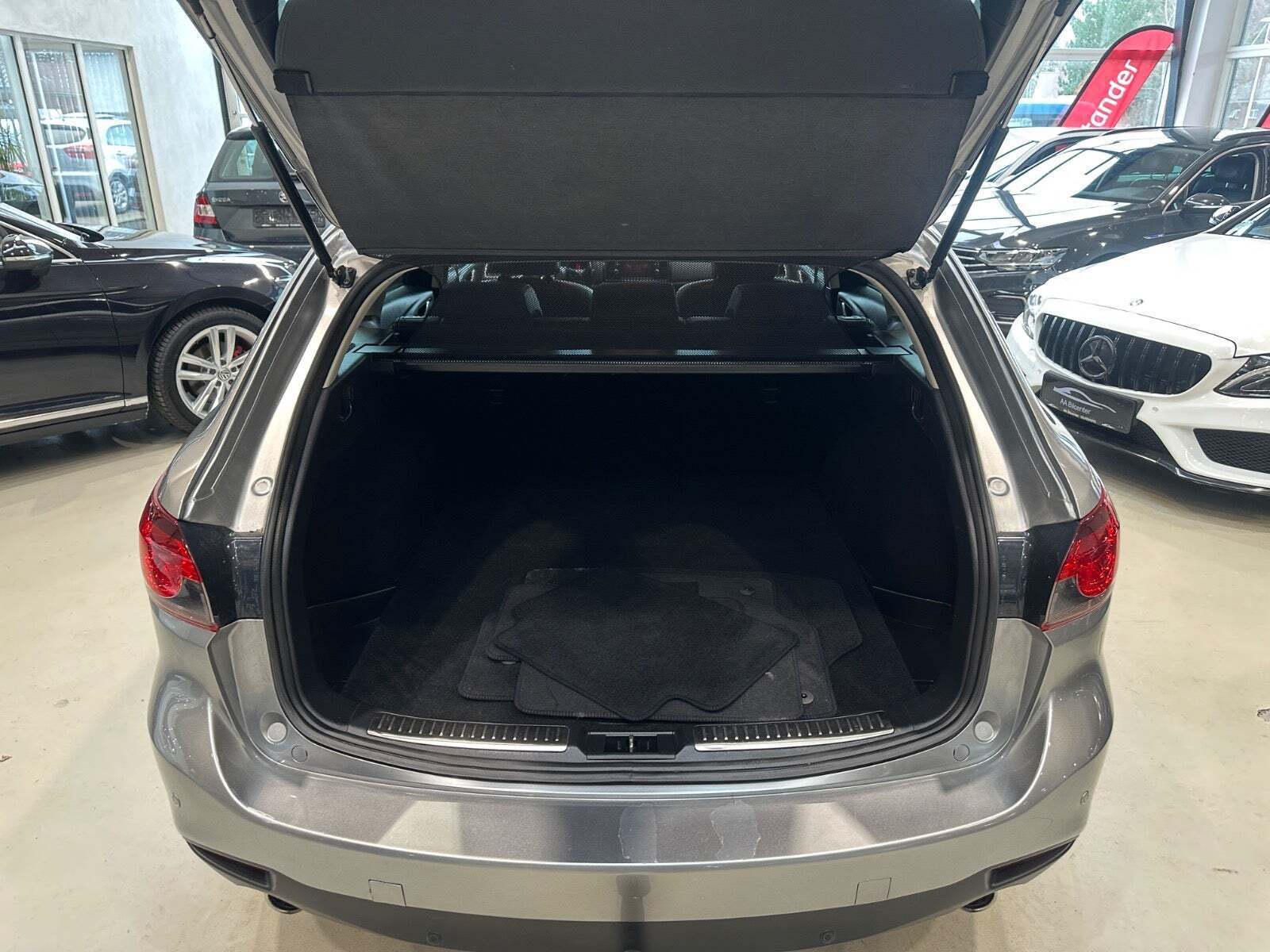 Grå Mazda 6 fra 2013
