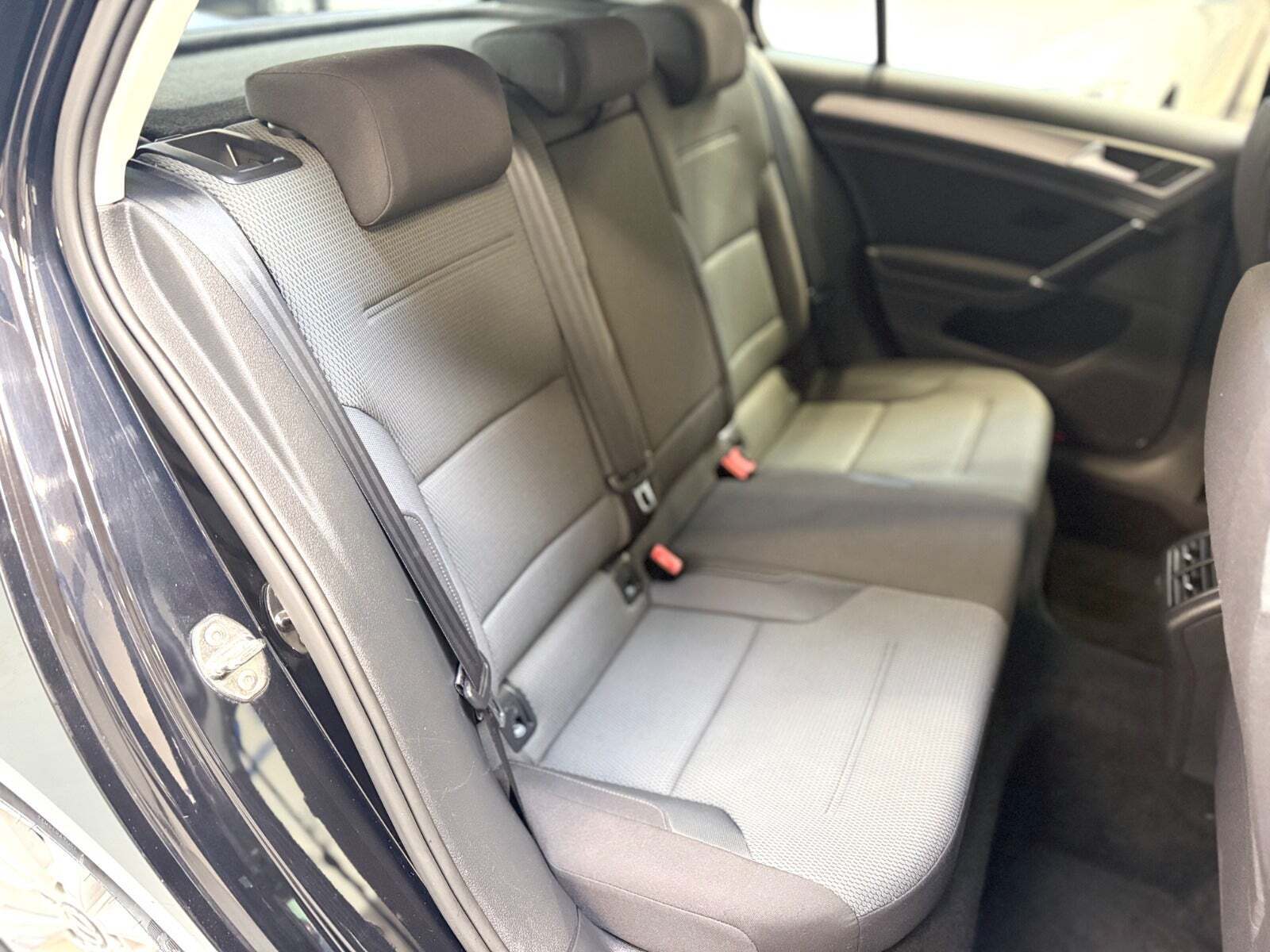 Sort VW Golf VII fra 2014