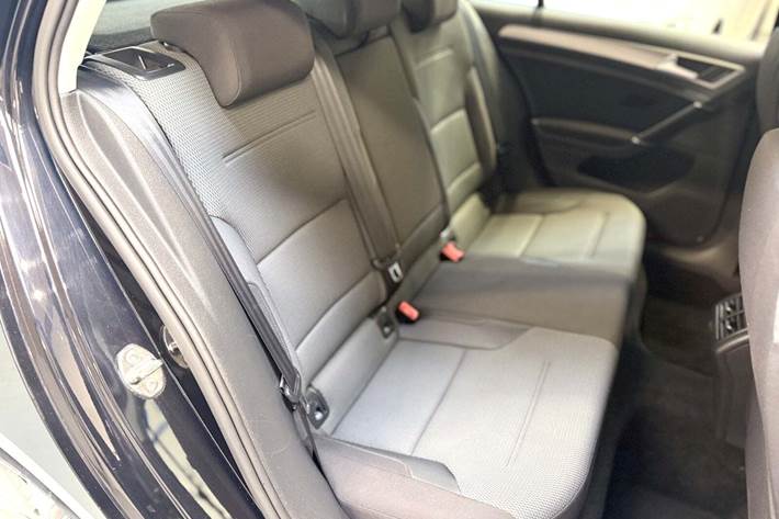 Sort VW Golf VII fra 2014