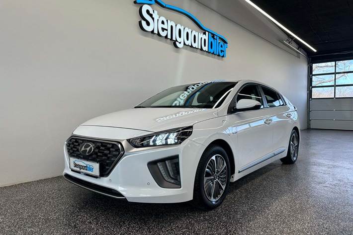 Hvid Hyundai Ioniq fra 2020 set udefra