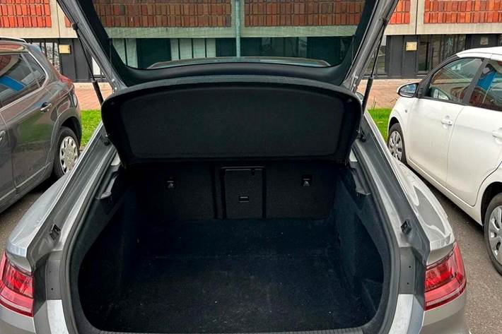 Grå VW Arteon fra 2019