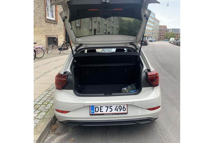 Grå VW Polo fra 2022