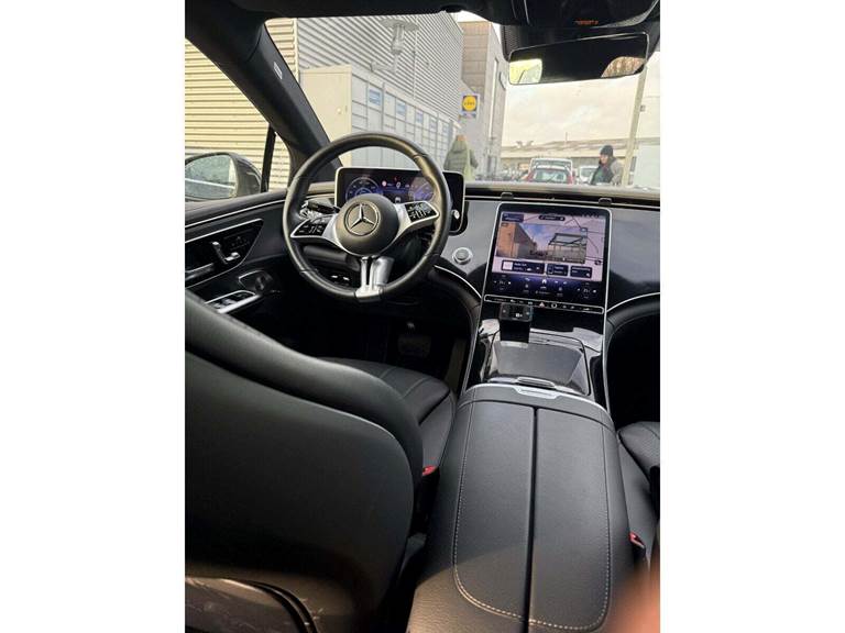 Mercedes EQE350+