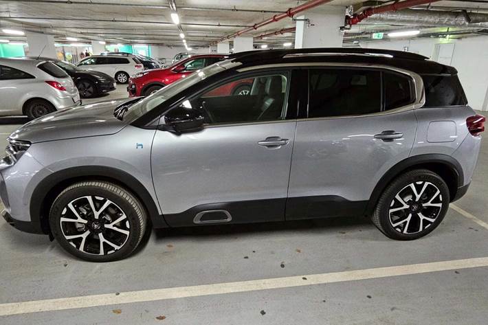 Grå Citroën C5 Aircross fra 2023