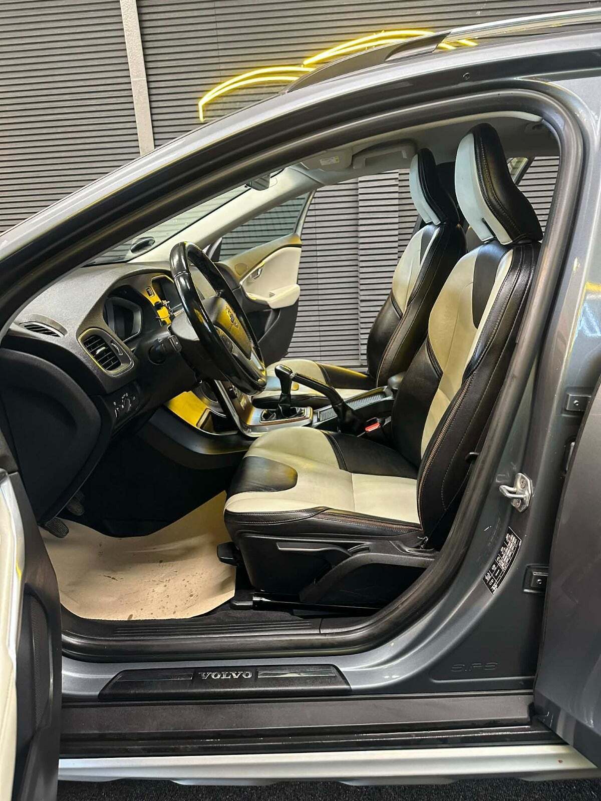 Volvo V40 CC 1,6 D2 115 Momentum