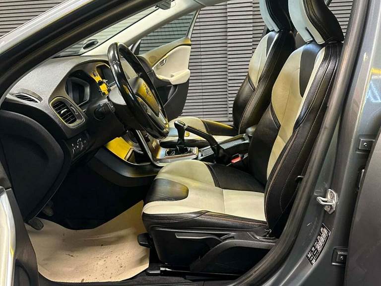 Volvo V40 CC 1,6 D2 115 Momentum